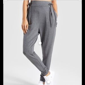 Gymshark slounge pleated jogger. Sz Small